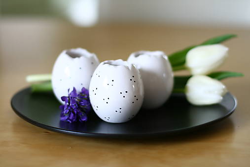 Keramické vajíčka (svietnik, váza, korenička)